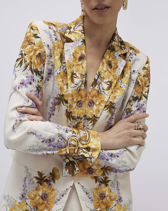 Krämfärgad blazer med blommönster
