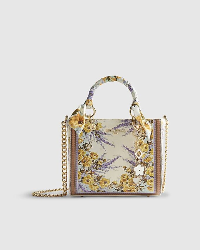 Krämfärgad blommig totebag