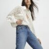Krämfärgad blus i organza med prickar