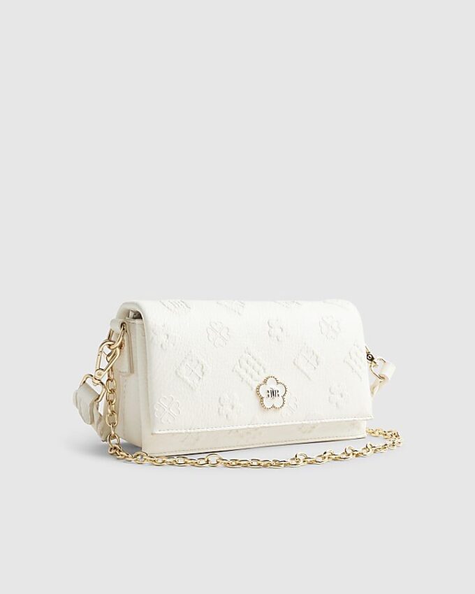 Krämfärgad crossbody-väska med präglat monogram