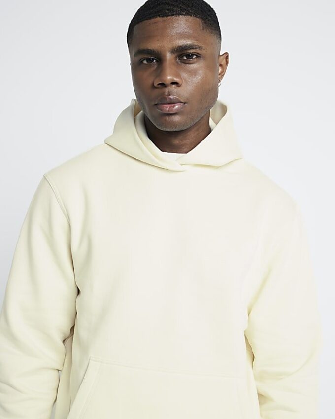Krämfärgad hoodie med normal passform