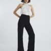 Krämfärgad jumpsuit med halterneck och prickar