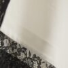 Krämfärgad kortärmad asymmetrisk topp med spetsar