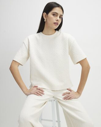 Krämfärgad kortärmad jacquard-T-shirt med boxig passform