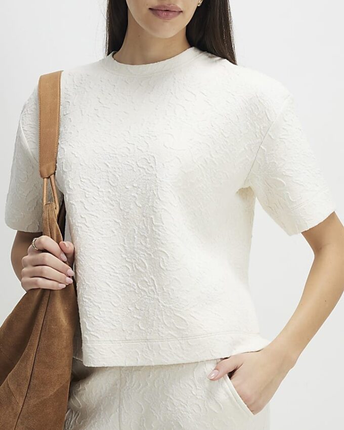 Krämfärgad kortärmad jacquard-T-shirt med boxig passform