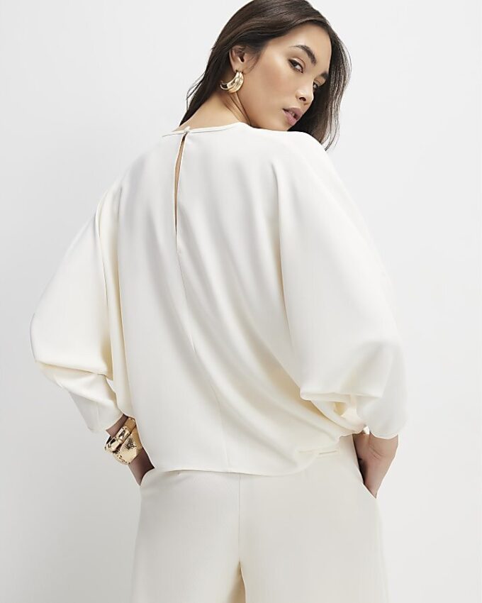 Krämfärgad långärmad batwing-top