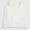 Krämfärgad långärmad hoodie med omlottfront