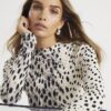 Krämfärgad långärmad ribbad topp med leopardmönster
