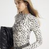 Krämfärgad långärmad ribbad topp med leopardmönster