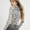 Krämfärgad långärmad ribbad topp med leopardmönster