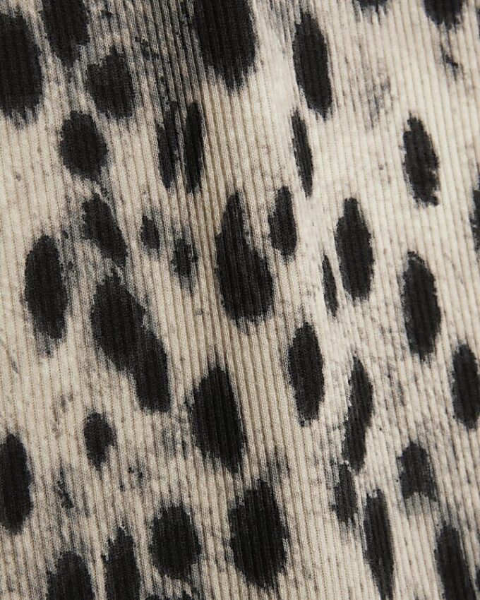 Krämfärgad långärmad ribbad topp med leopardmönster