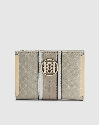Krämfärgad plånbok med paneler och monogram