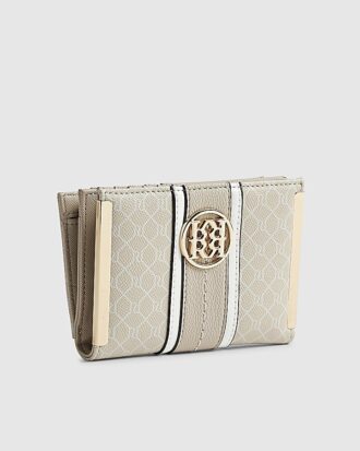 Krämfärgad plånbok med paneler och monogram