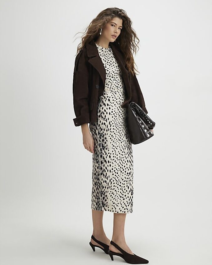 Krämfärgad ribbad midiklänning med leopardmönster