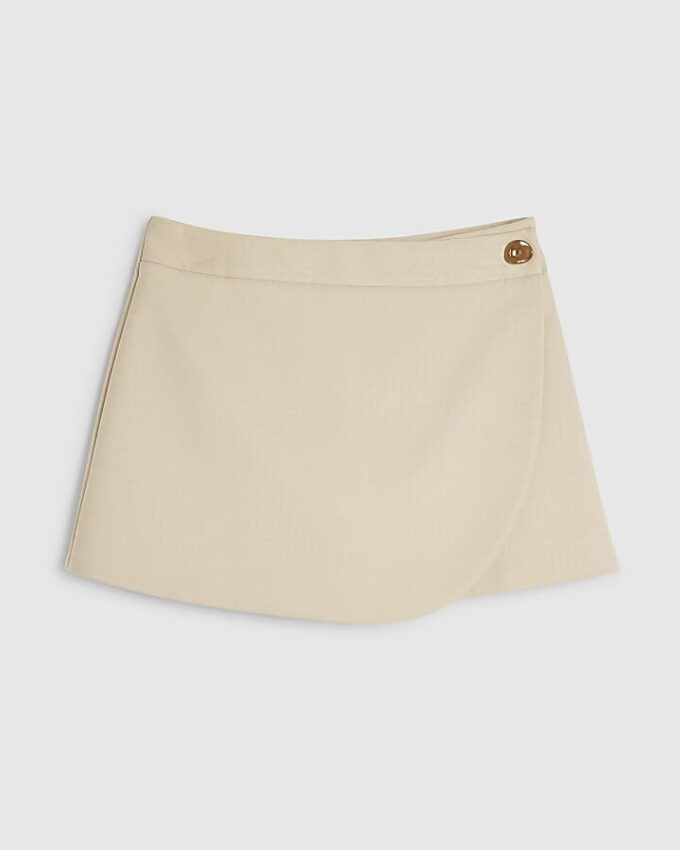 Krämfärgad skort med knäppning och fiskbensmönster