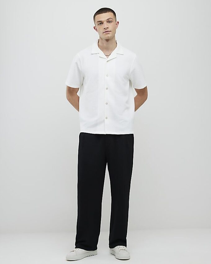 Krämfärgad slim fit-skjorta med revers
