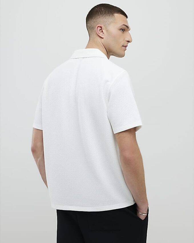 Krämfärgad slim fit-skjorta med revers