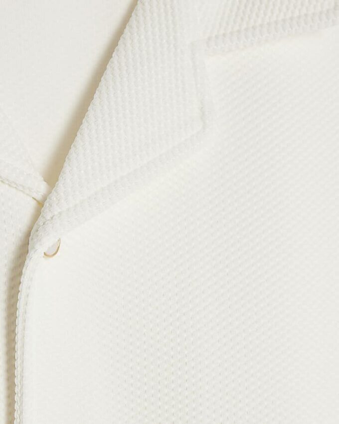 Krämfärgad slim fit-skjorta med revers