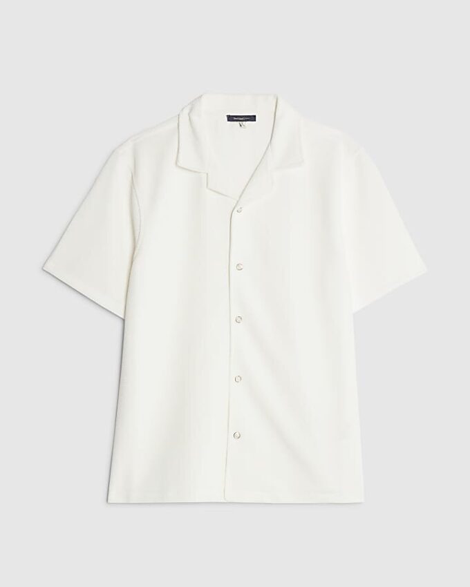 Krämfärgad slim fit-skjorta med revers