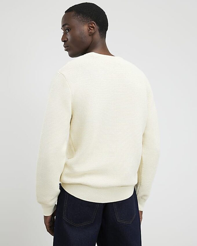 Krämfärgad slim fit-stickad tröja