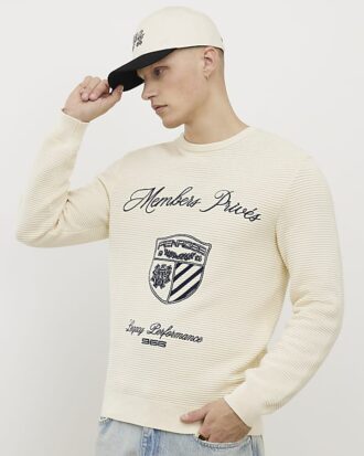 Krämfärgad slim fit-tröja med broderi