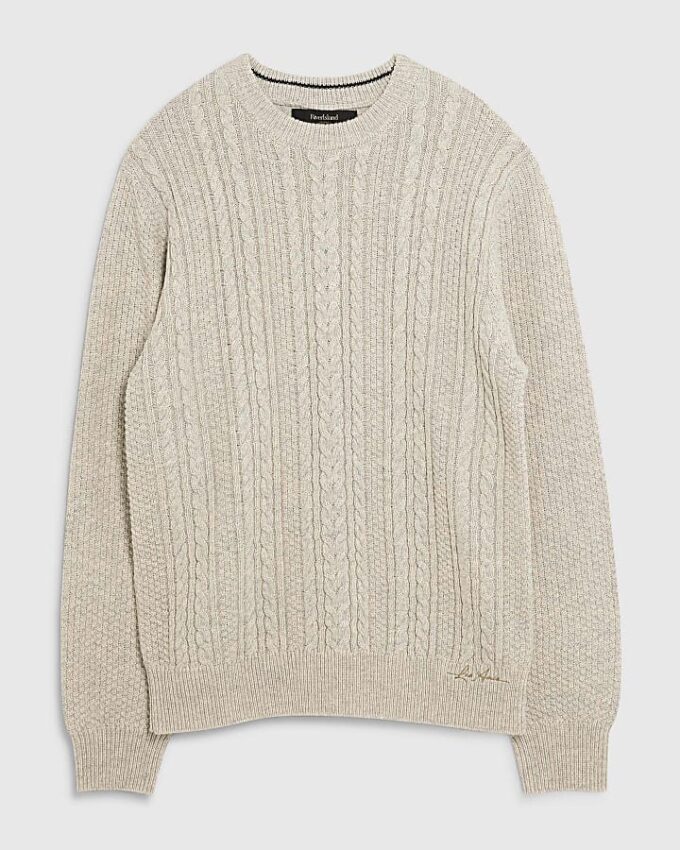 Krämfärgad slim fit-tröja med kabelstickning