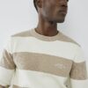 Krämfärgad slim fit-tröja med randiga ribbade block