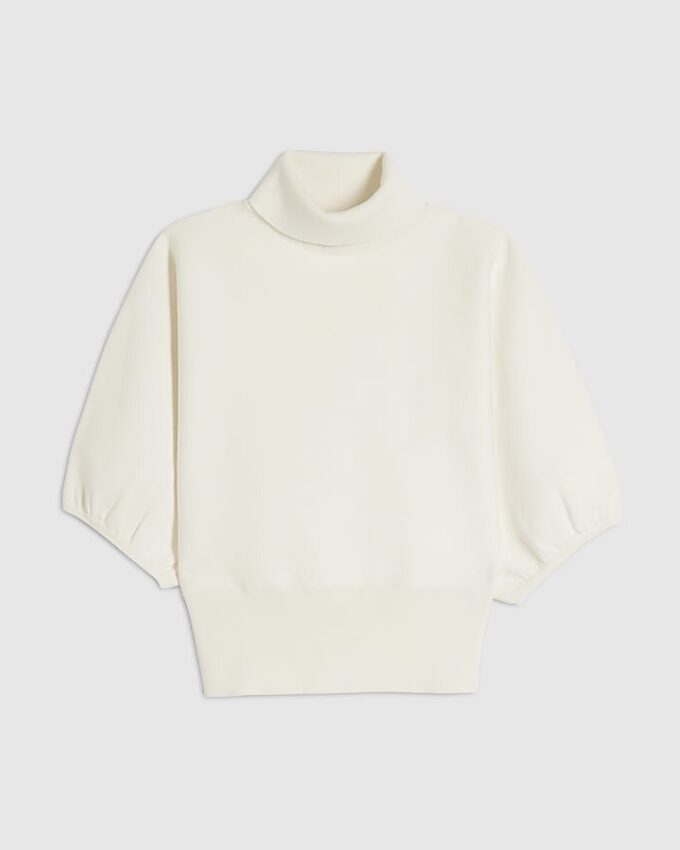 Krämfärgad stickad topp med puffärmar