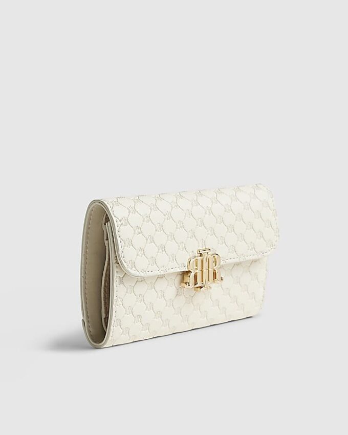 Krämfärgad veckad plånbok med präglat monogram
