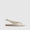 Krämfärgade pumps med rosett och slingback