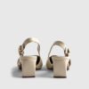 Krämfärgade pumps med spetsig tå och slingback