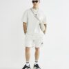 Krämfärgat set med oversized japansk T-shirt och shorts Krämfärgat set med oversized japansk T-shirt och shorts