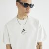 Krämfärgat set med oversized japansk T-shirt och shorts Krämfärgat set med oversized japansk T-shirt och shorts