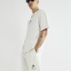 Krämfärgat set med oversized japansk T-shirt och shorts Krämfärgat set med oversized japansk T-shirt och shorts