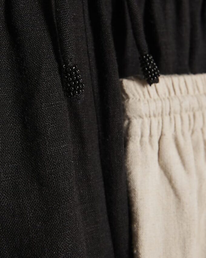 Krämsvarta shorts i linneblandning