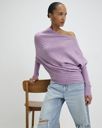 Lila ribbad off shoulder-tröja