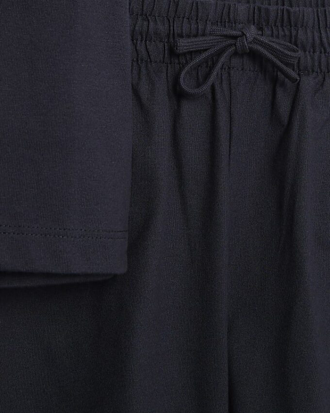Marinblå boxy fit-T-shirt och shorts i set Marinblå boxy fit-T-shirt och shorts i set