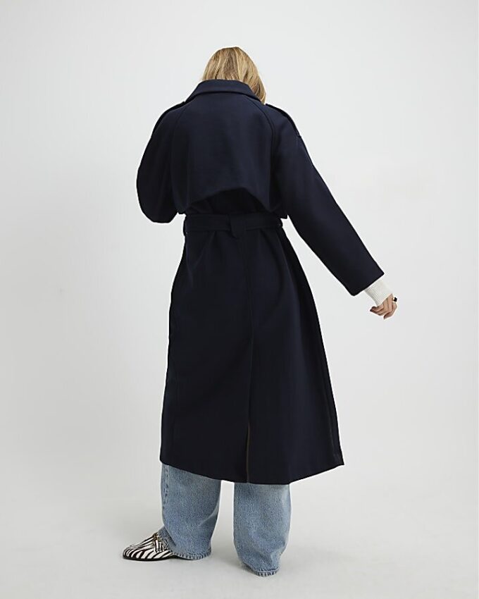 Marinblå dubbelknäppt trenchcoat med bälte