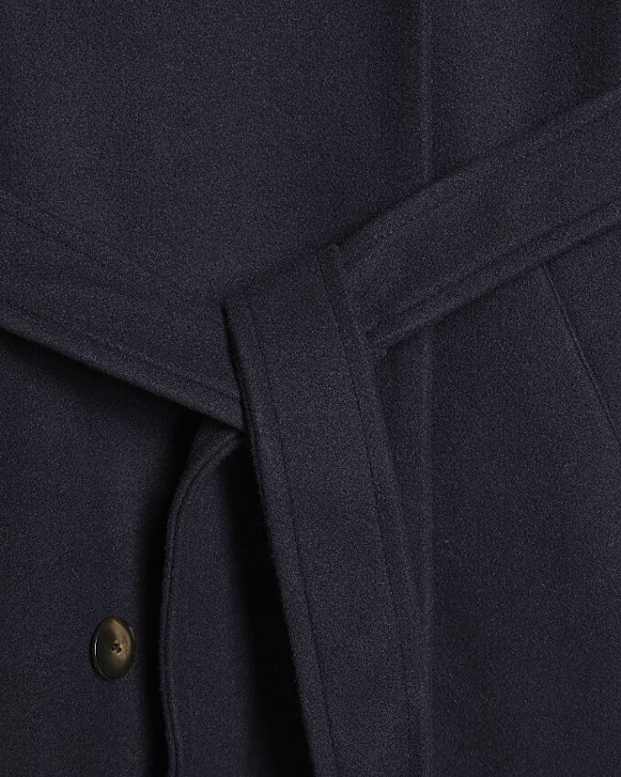 Marinblå dubbelknäppt trenchcoat med bälte