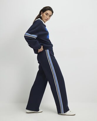 Marinblå joggingbyxor med vida ben och sidostriper