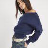 Marinblå långärmad off shoulder-tröja
