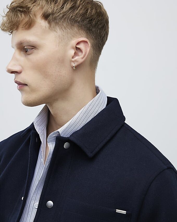 Marinblå overshirt med rundad fåll