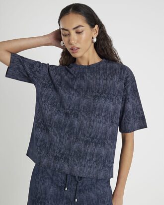 Marinblå premium-T-shirt med boxig passform och skrynklig effekt