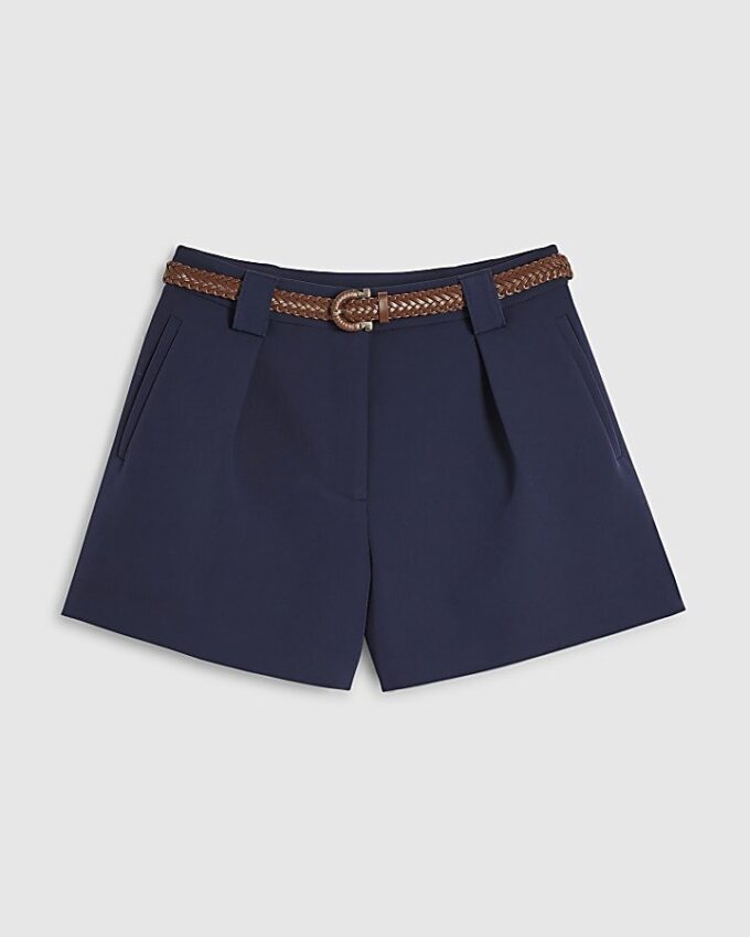 Marinblå skräddarsydda shorts med flätat bälte