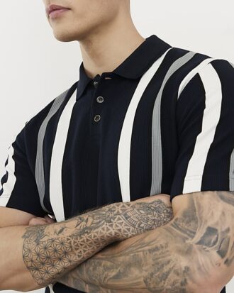 Marinblå slim fit-polotröja med ränder