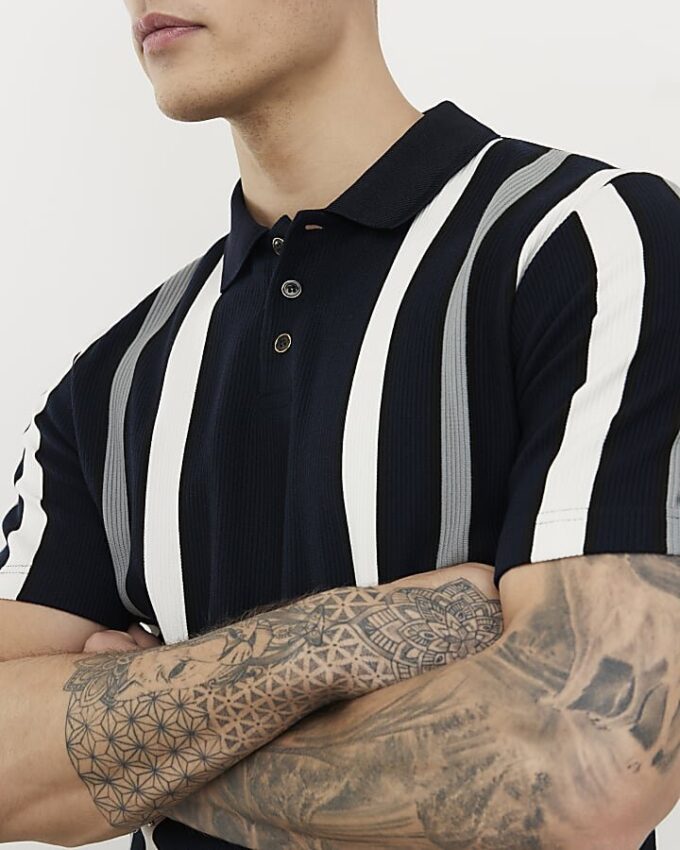 Marinblå slim fit-polotröja med ränder