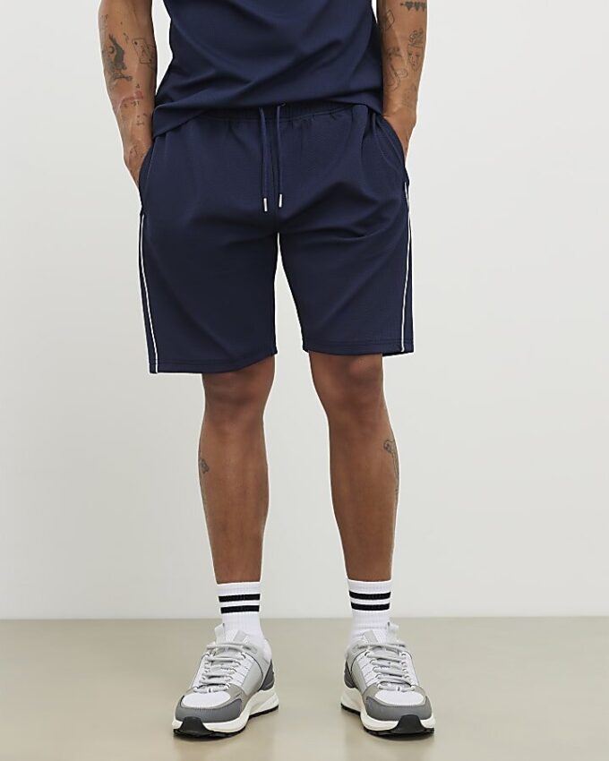 Marinblå slim fit-shorts med texturerad kant