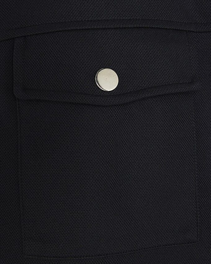 Marinblå slim fit-skjorta med dubbla fickor Marinblå slim fit-skjorta med dubbla fickor