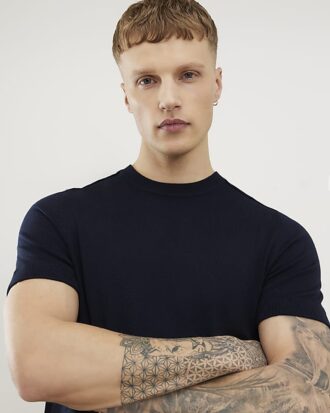 Marinblå slim fit-stickad T-shirt