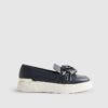 Marinblå slip-on-skor med ringdetalj